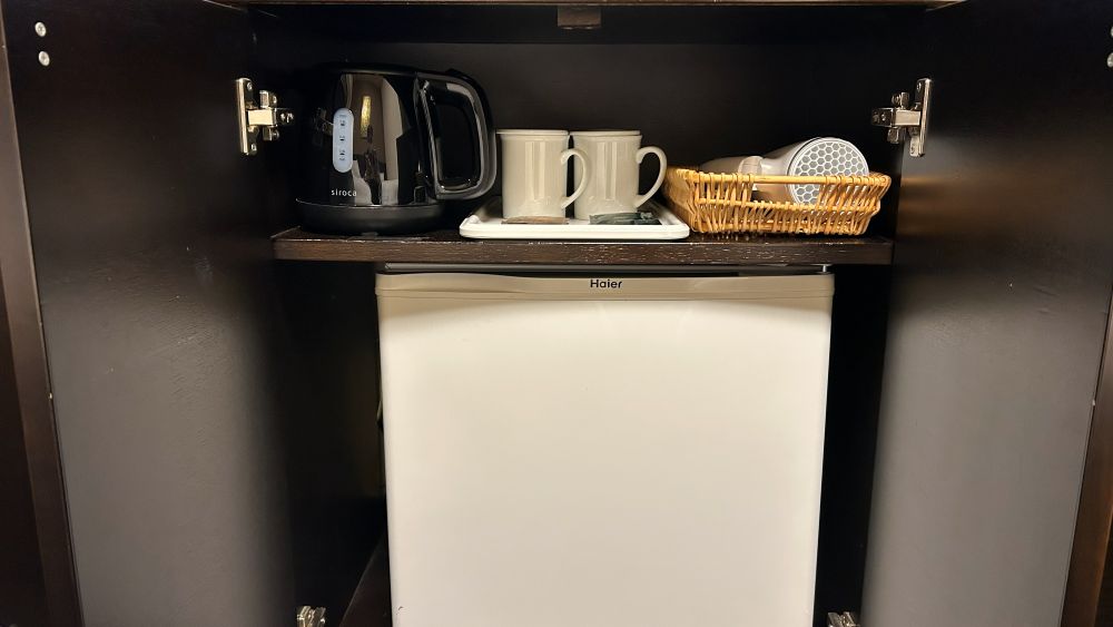 【冷蔵庫】コンフォートルームは外側に冷蔵庫の電源スイッチがございます。