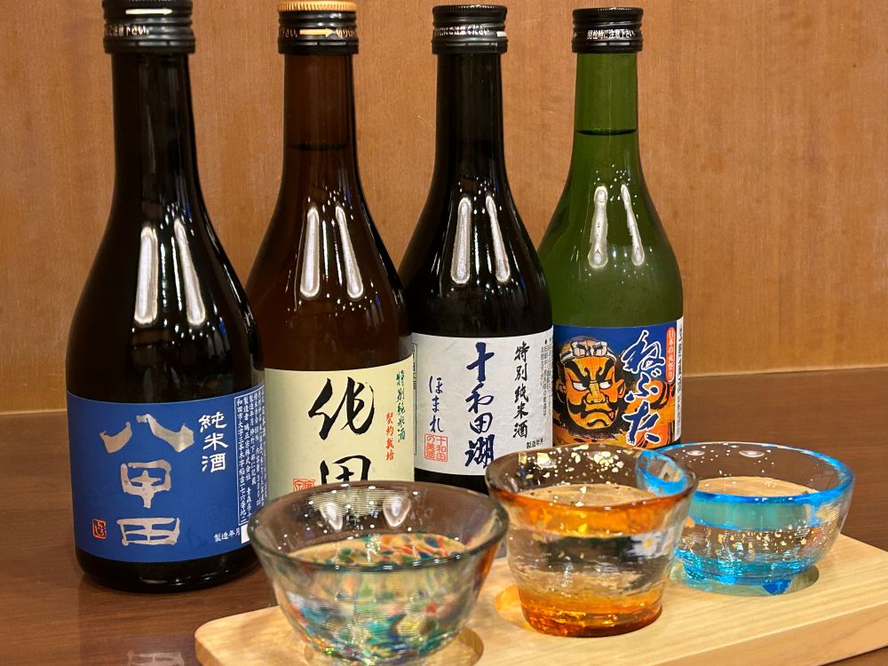 【夕食日本酒飲み比べ】当館限定！スタッフイチ押しの十和田市周辺地酒を3種類飲み比べることが出来ます。