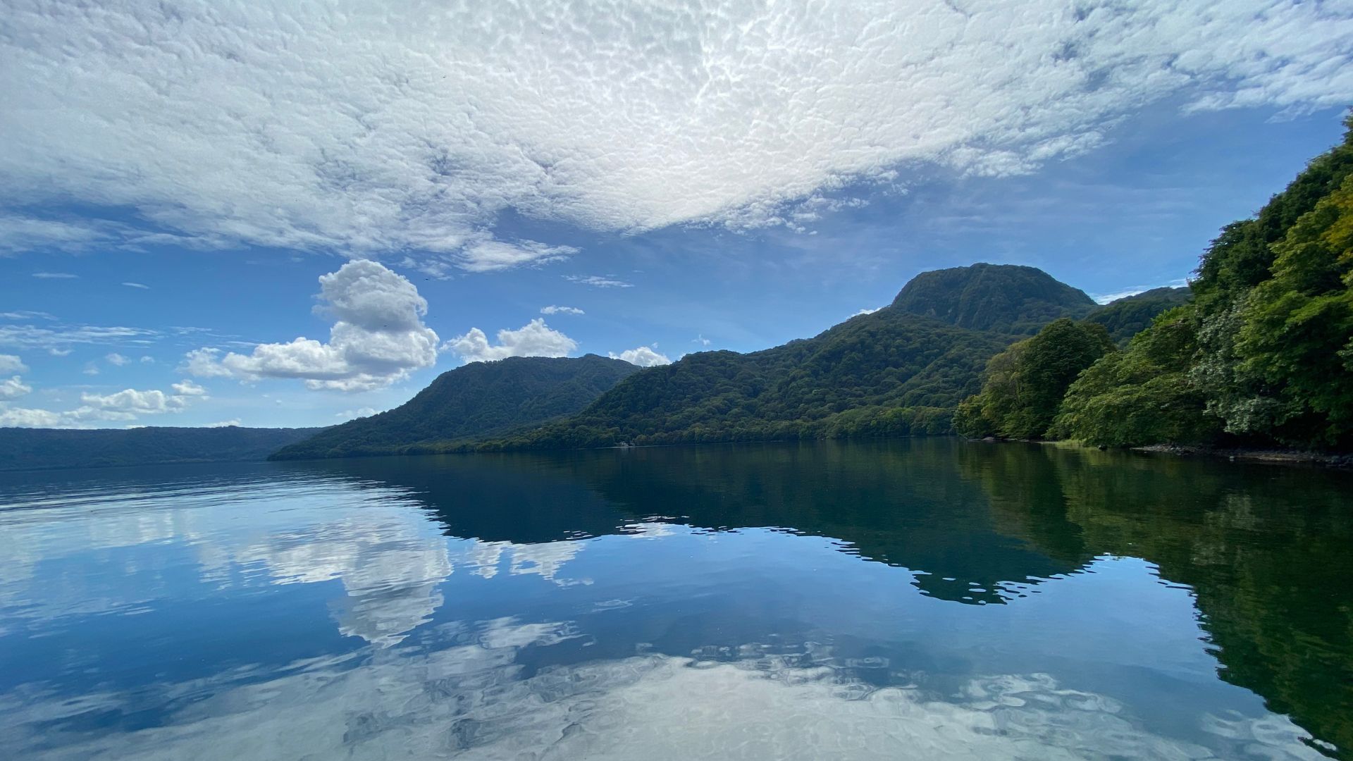 【十和田湖】十和田市のシンボル「十和田湖」。四季折々で様々な風景を楽しむことが出来ます。