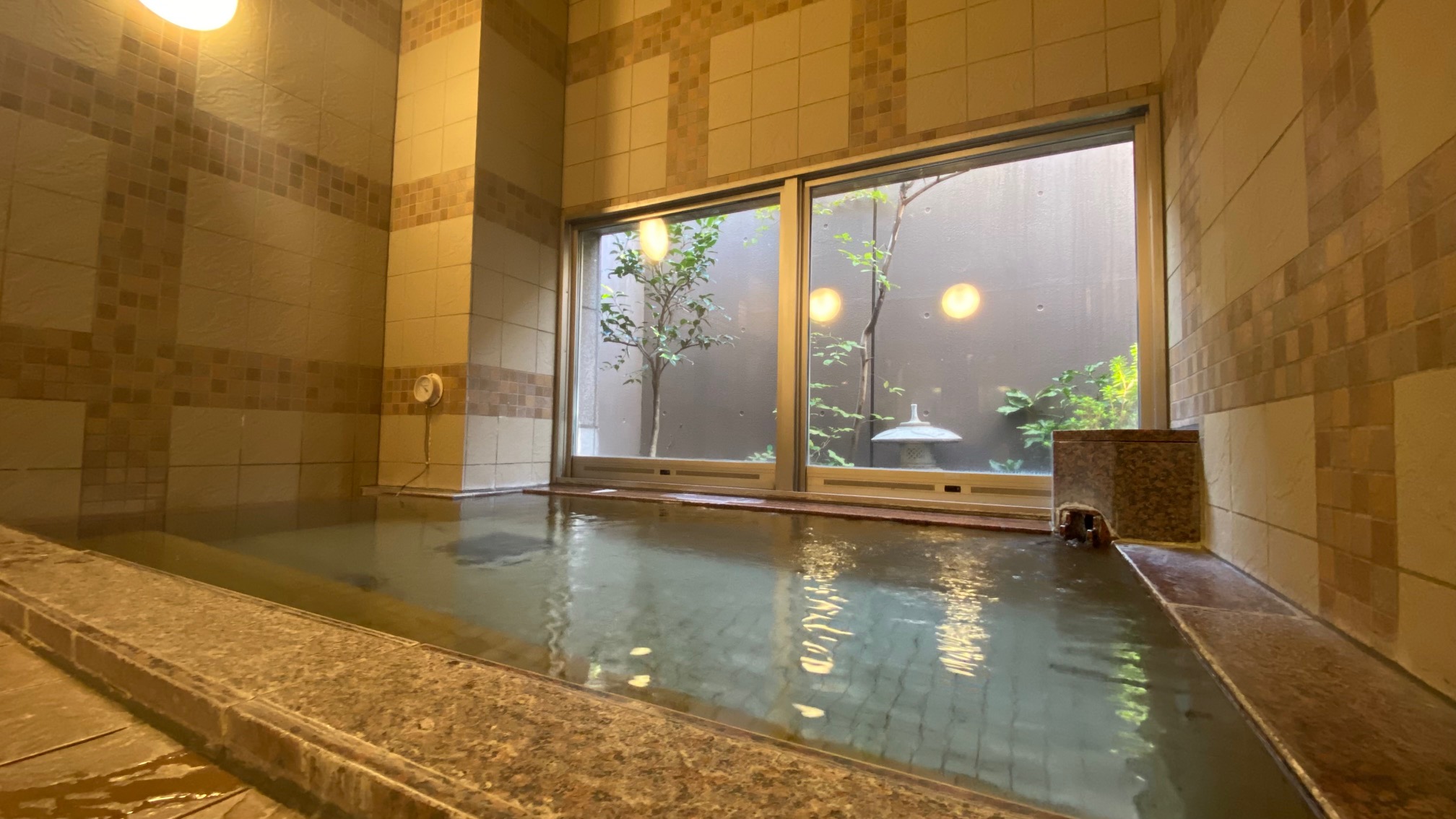 【女性大浴場内浴室②】大きなお風呂でごゆっくりお過ごしくださいませ。