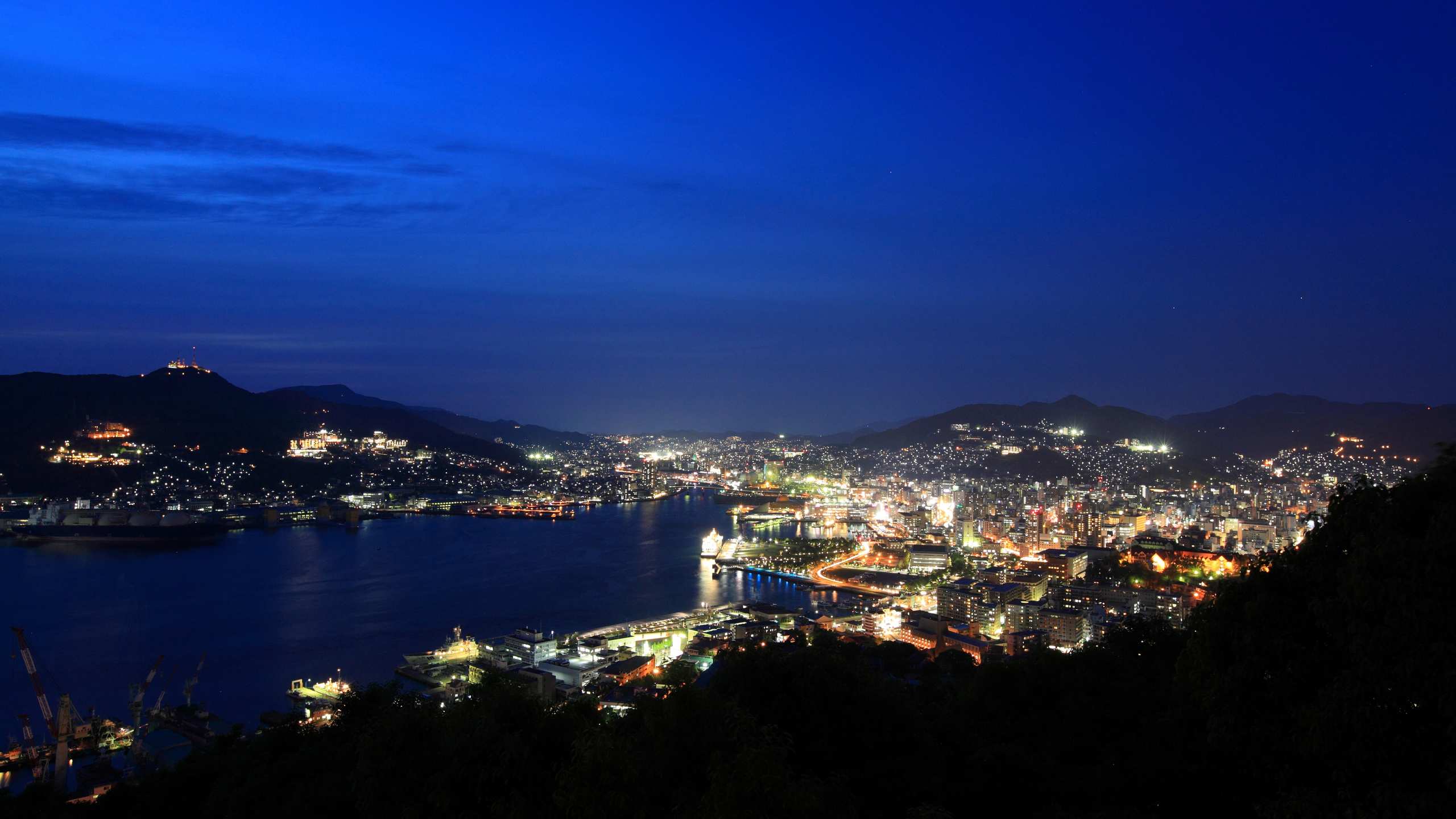 鍋冠山からの夜景【画像提供：（一社）長崎県観光連盟】