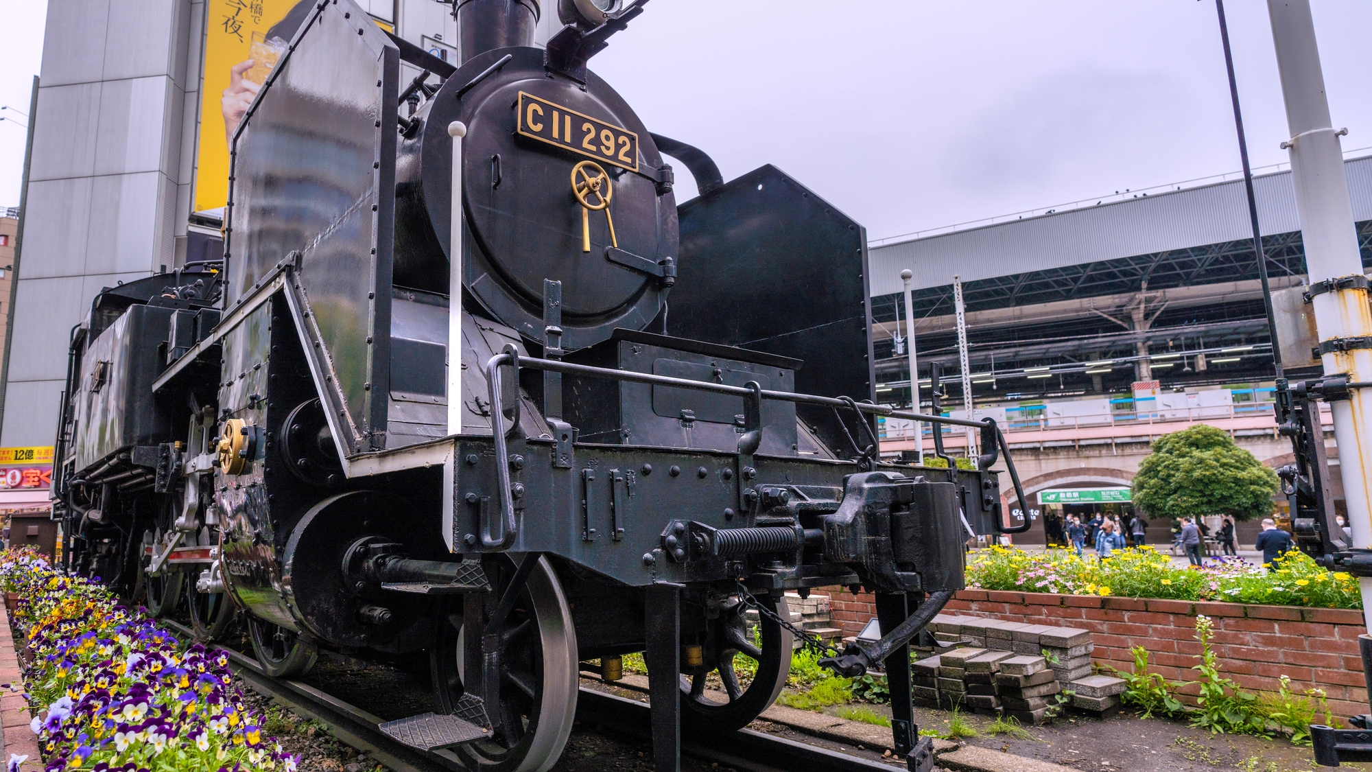 【当館から徒歩２分】新橋駅前のシンボル。待ち合わせや憩いの場として親しまれている「SL広場」