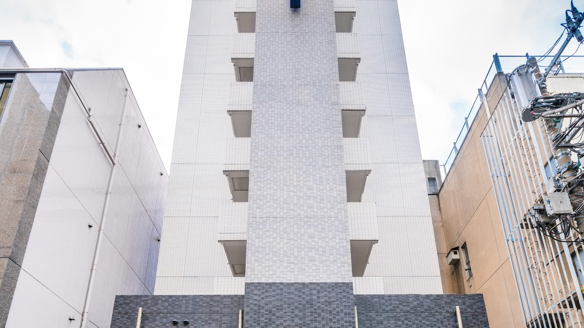 新橋駅から徒歩約６分！皆様の「おかえり」を心よりお待ちしております