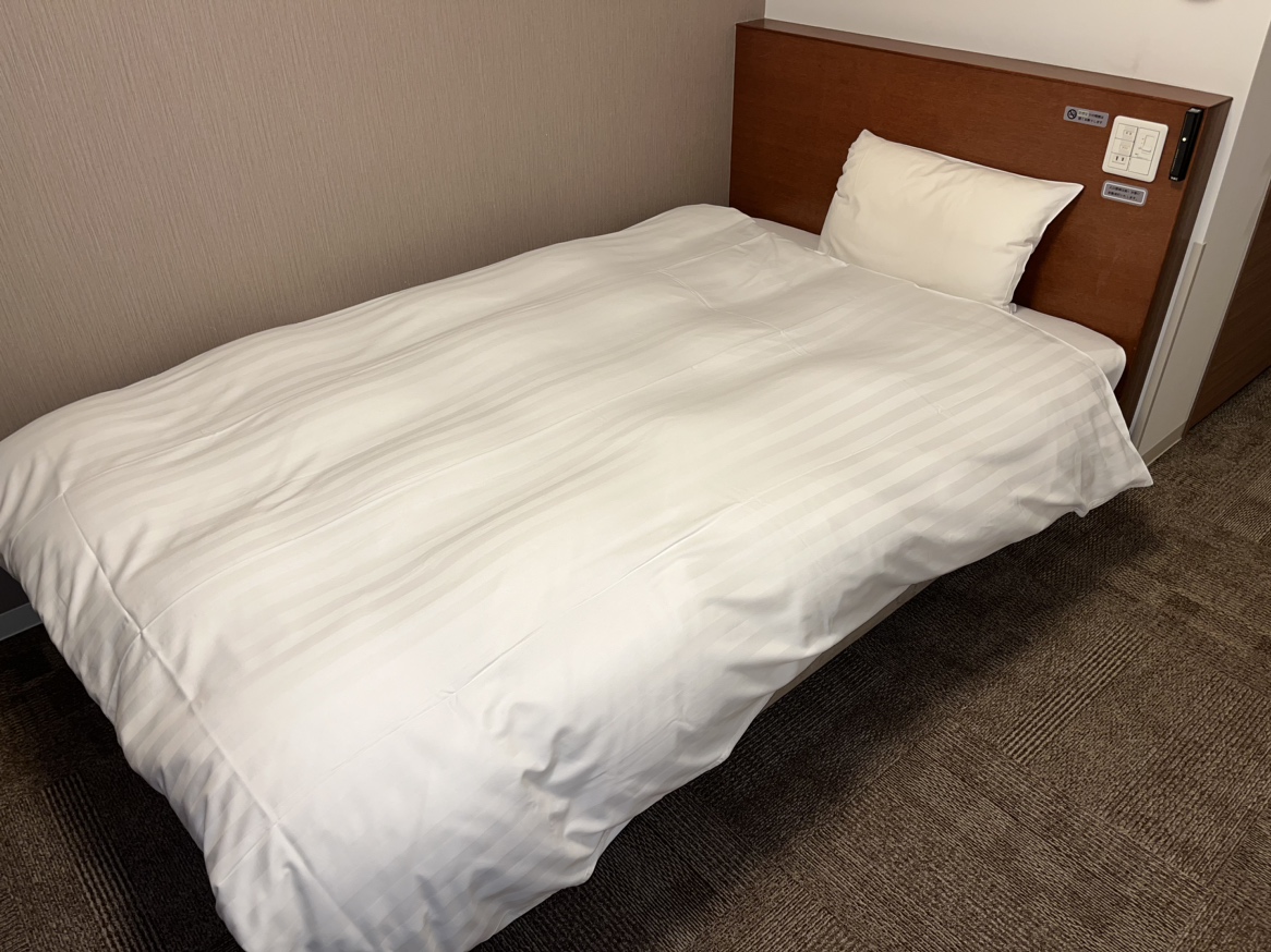 エコノミールーム【禁煙・喫煙】シモンズ社製ベッド(120×195センチ) 　14.5平米 