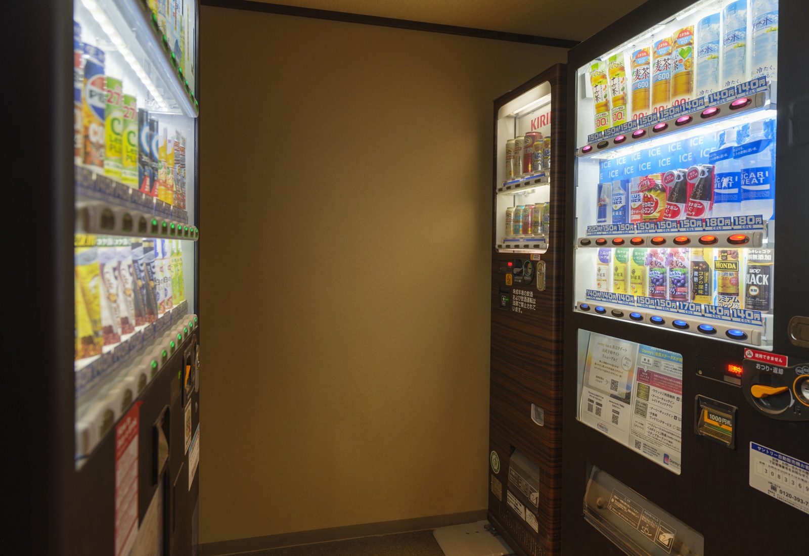 【11階・自販機コーナー】※酒類自販機1台あり