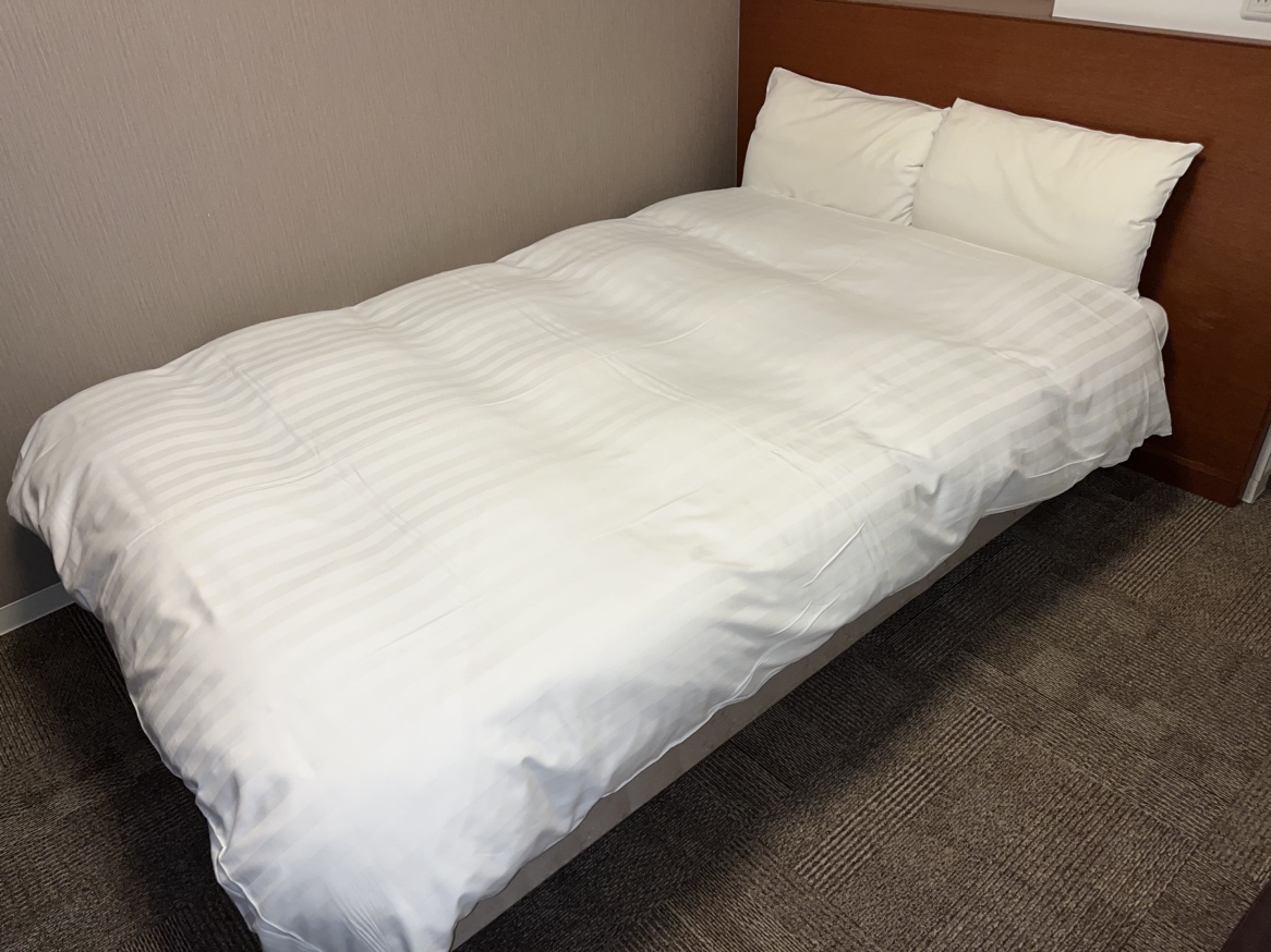 セミダブルルーム【禁煙・喫煙】シモンズ社製ベッド（120×195センチ）15平米