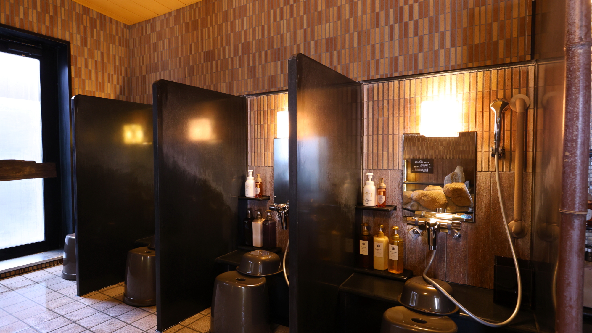 女性大浴場洗い場