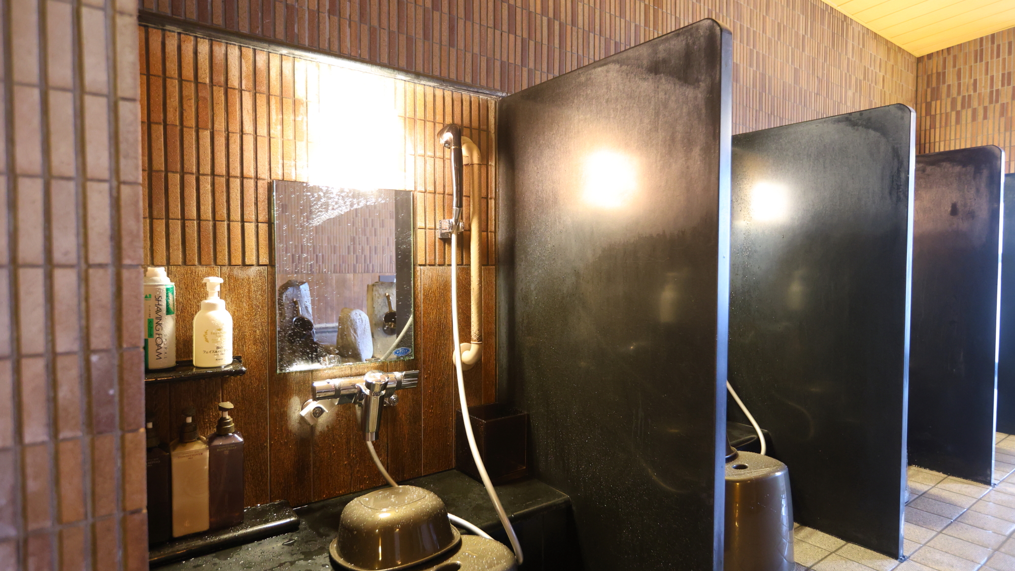 男性大浴場大浴場洗い場