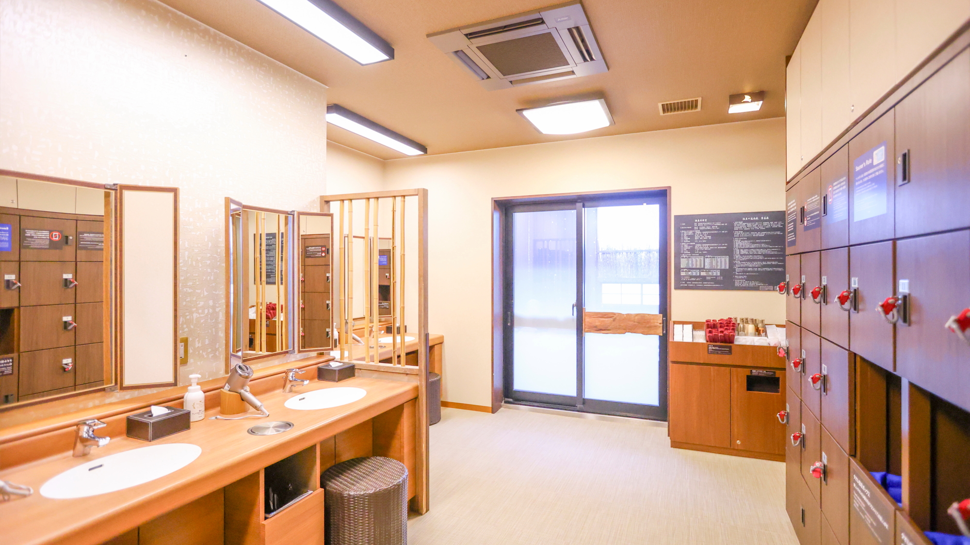 女性大浴場脱衣場