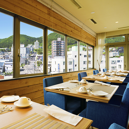 ■Restaurant Le･Vent■当館6F、目の前に函館山を望むレストラン