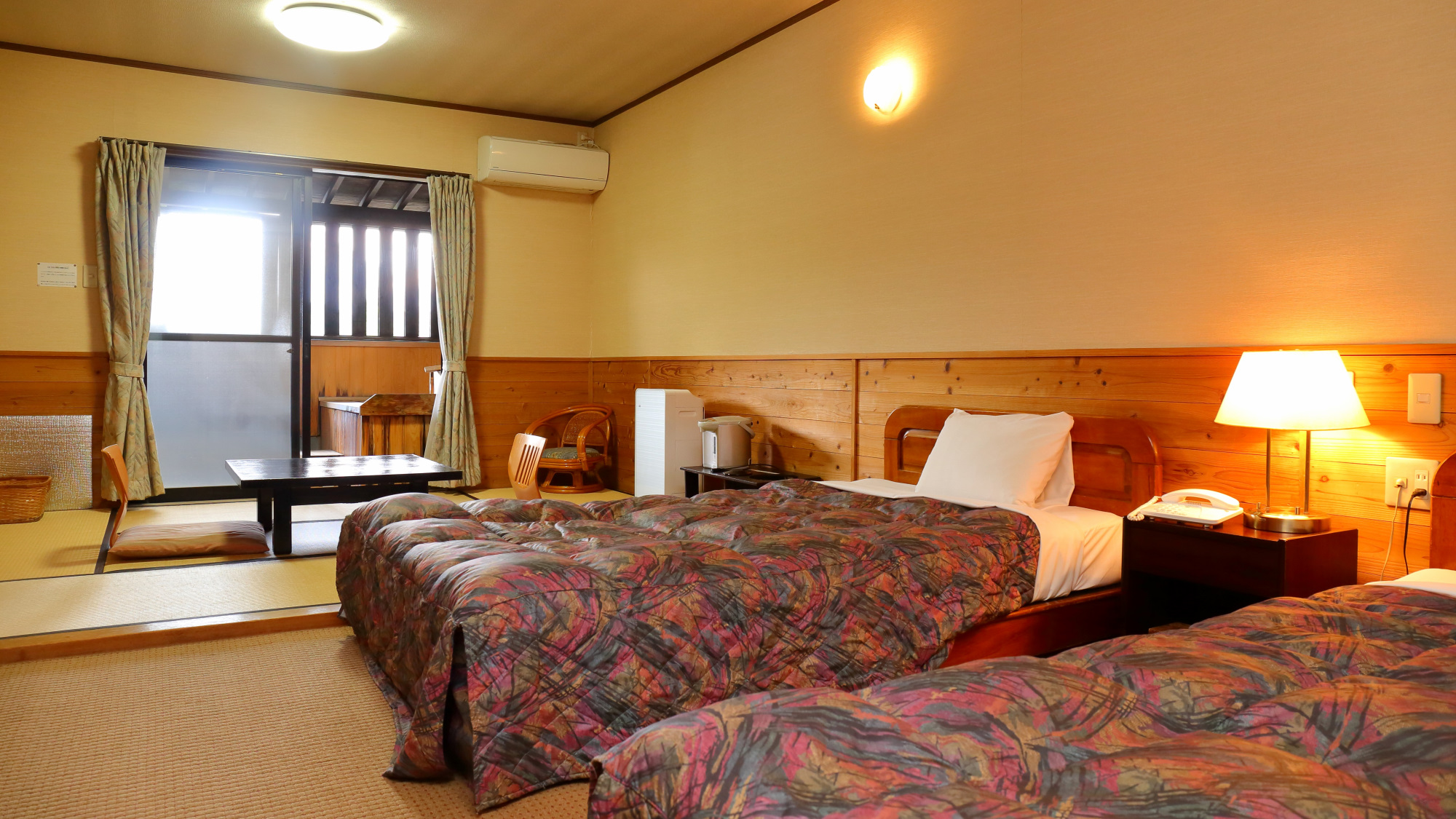 【ひのき風呂付和洋室】檜造りの半露天風呂付和洋室