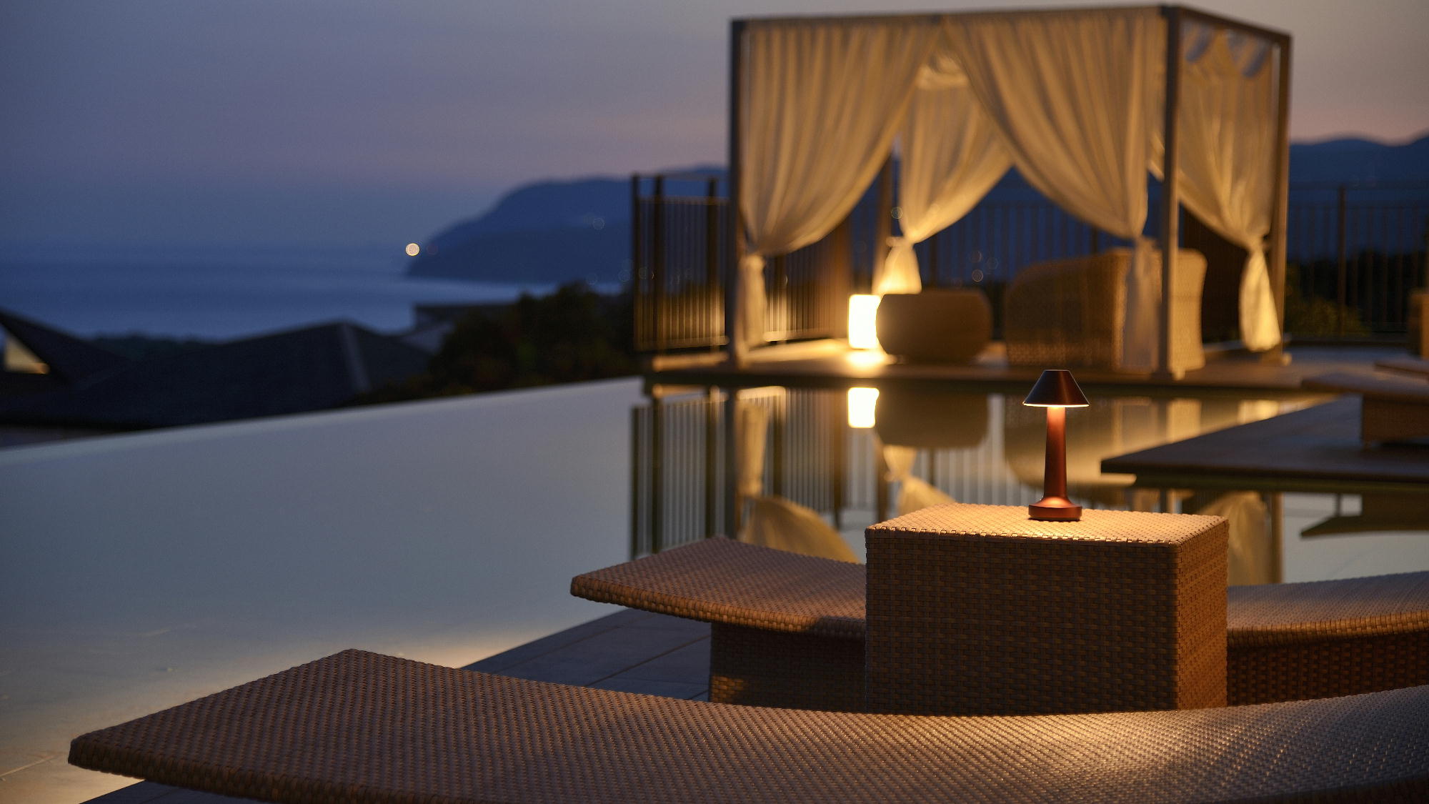 【水盤（すいばん）テラス】