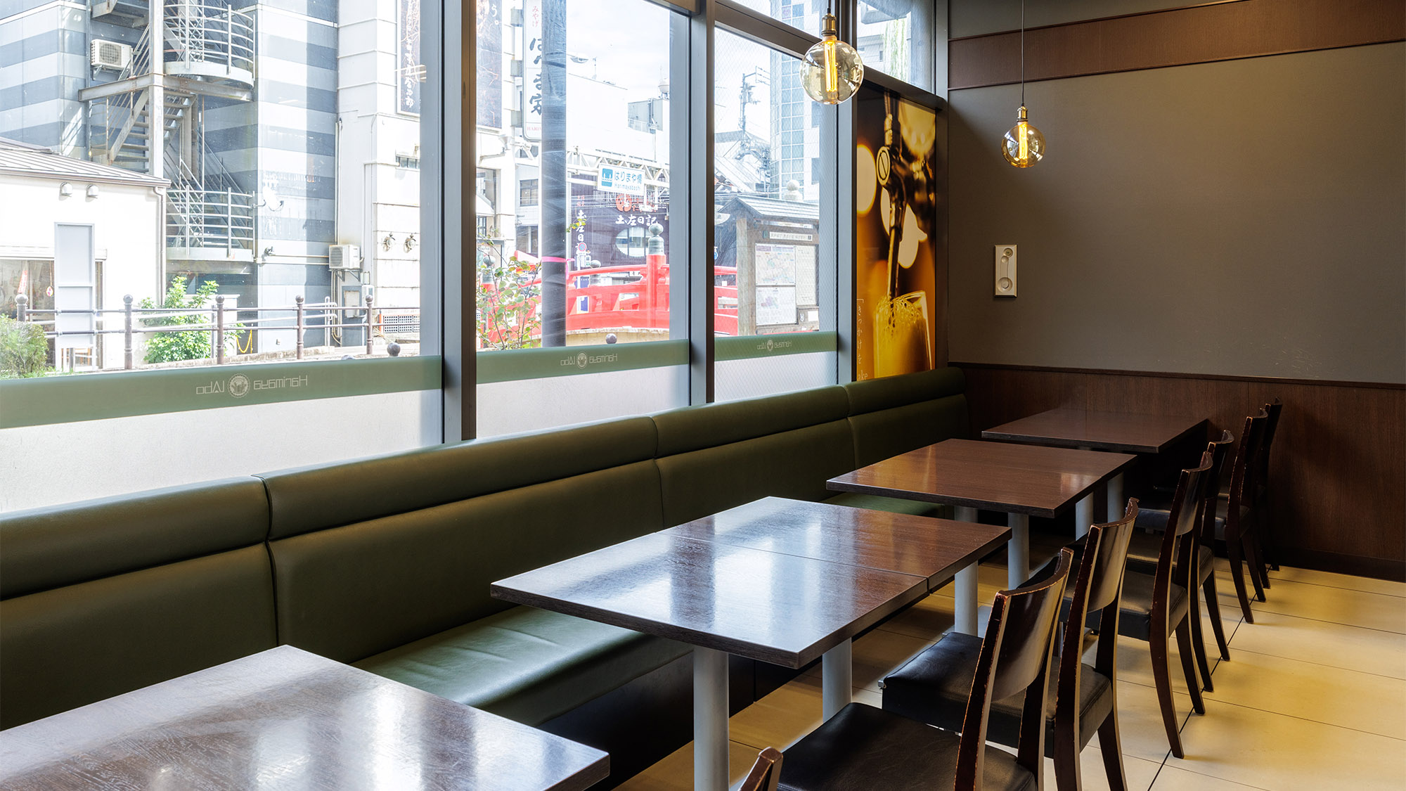 【朝食会場】ホテル1階「Beer&Niku Harimaya Labo」（ビールと肉　はりまやラボ）