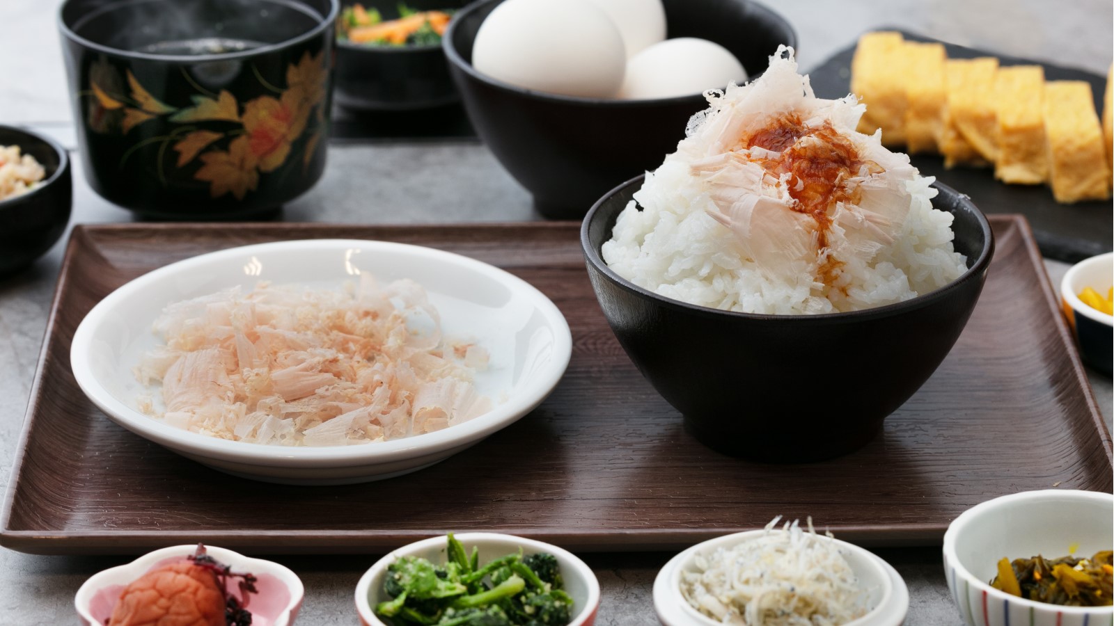 朝食　削りたてのかつお節ご飯