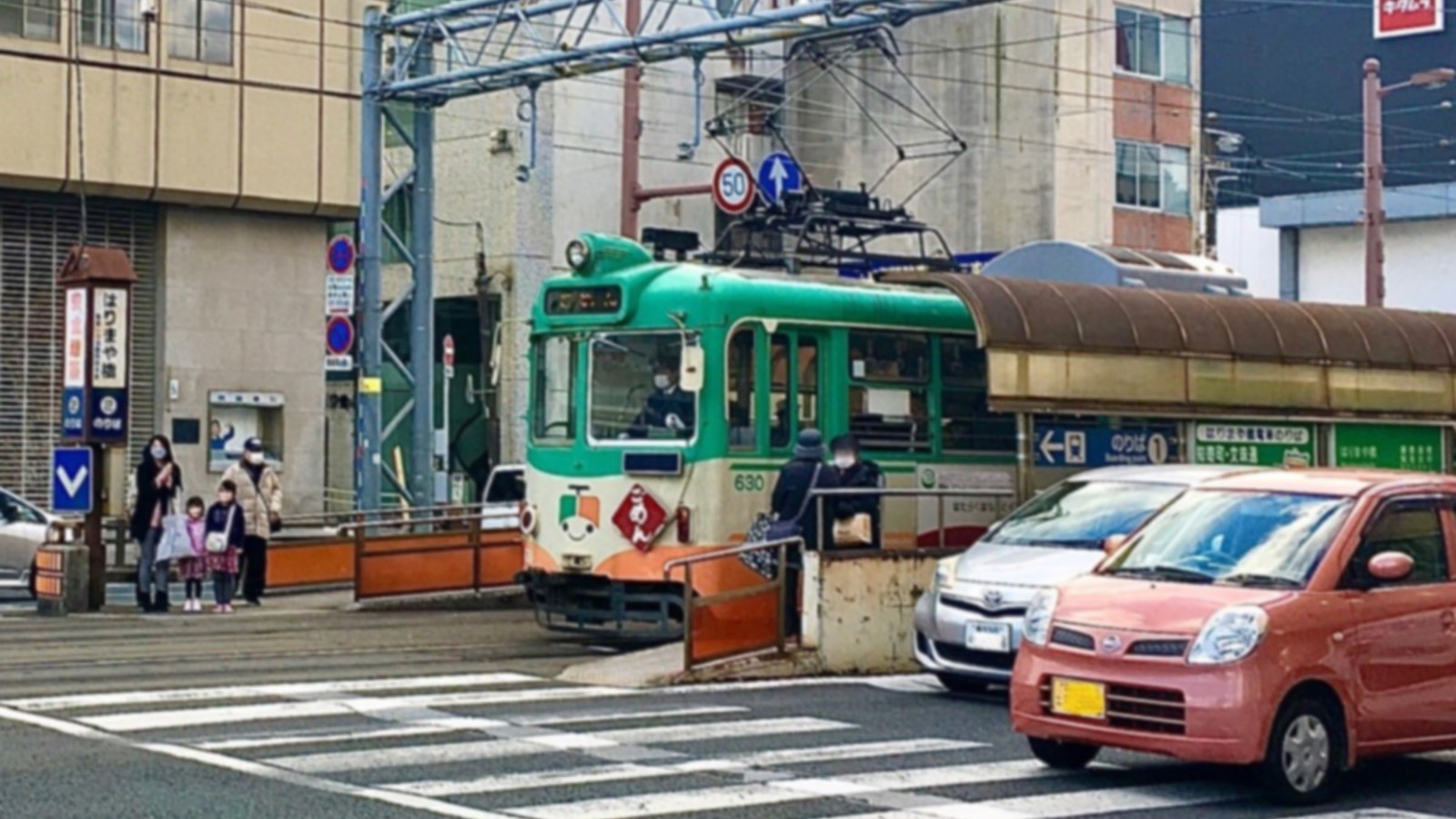 とさでん電車（ホテル前からのイメージ）