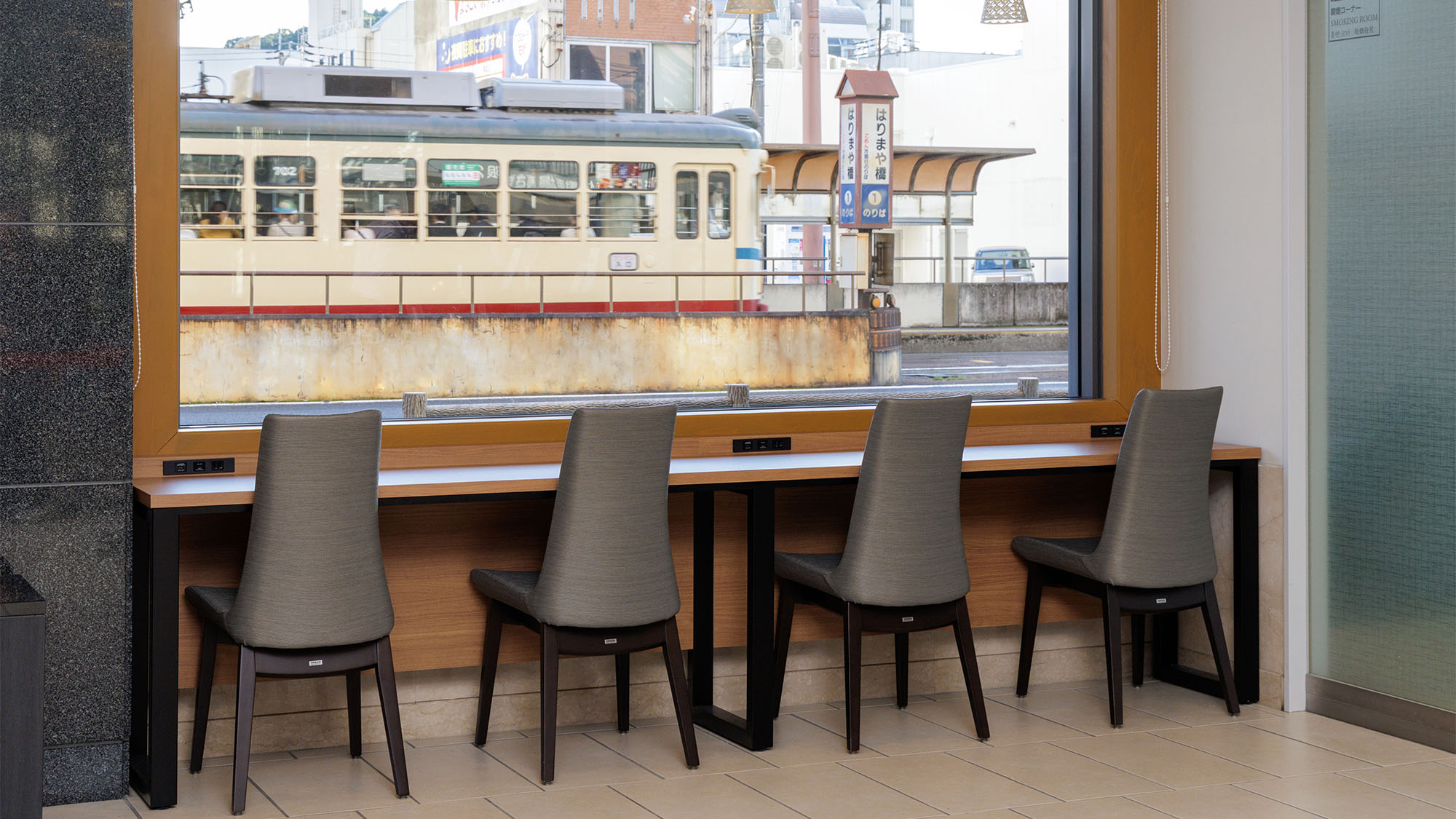 【フロント共用スペース】