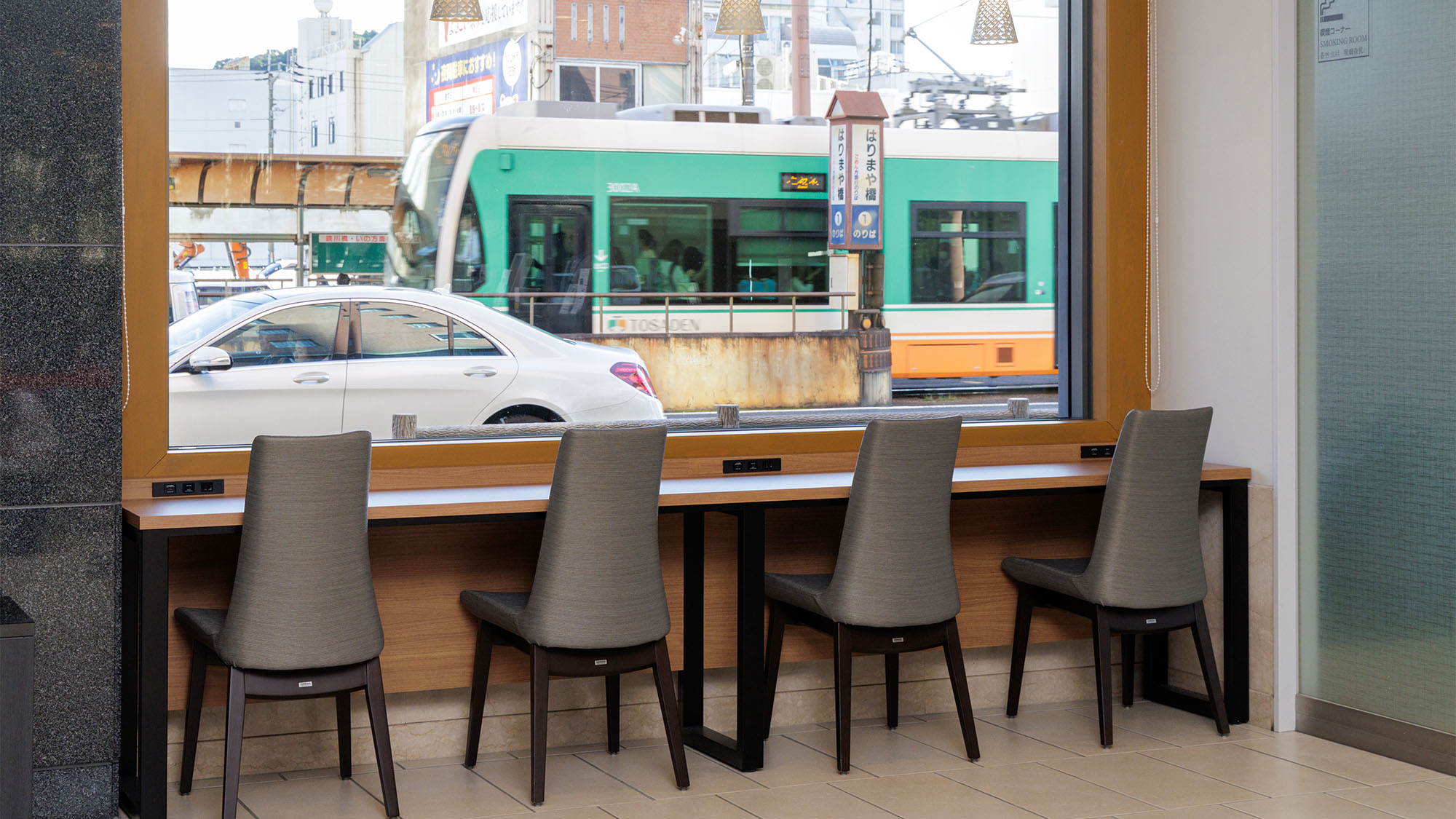 【フロント共用スペース】