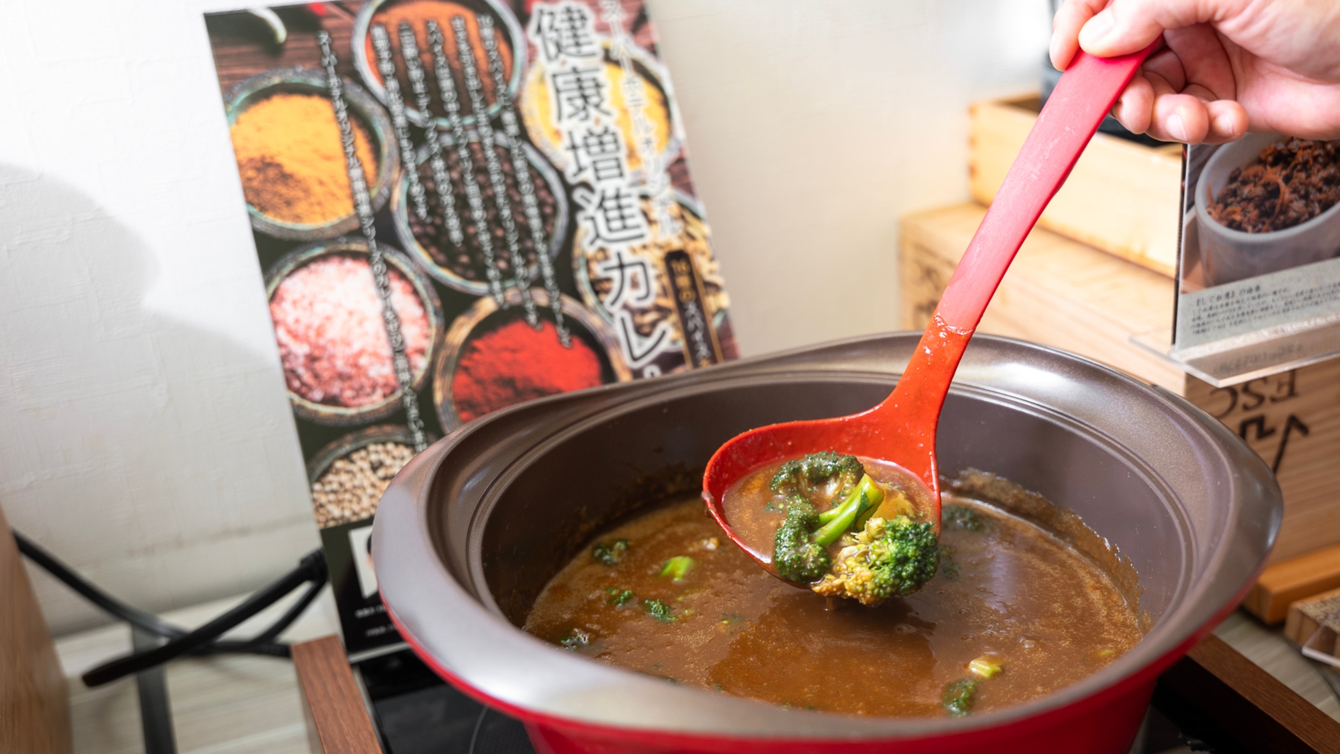 日替わりでご提供している朝カレーは脳の血流を増加させ、集中力を上げるといわれております！