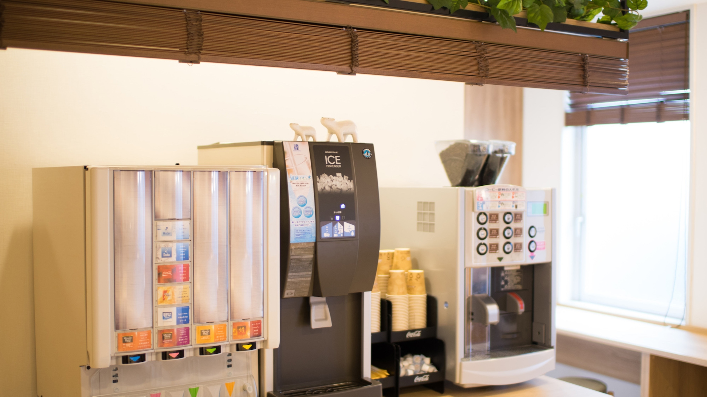 挽きたてコーヒーからジュースまで種類豊富なドリンクバー