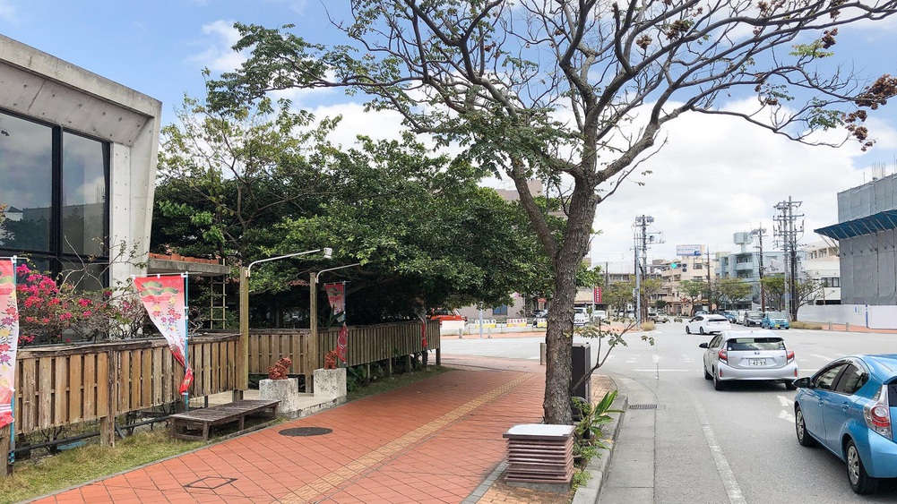 【第1駐車場までの道④】すぐに十字路があります