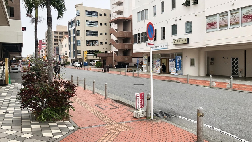 【おもろまち駅からの道⑩】居酒屋大安丸さんを左へ