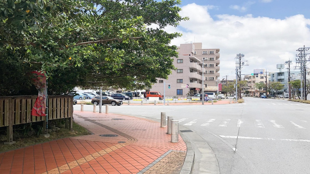 【第1駐車場までの道⑤】十字路を左に曲がります