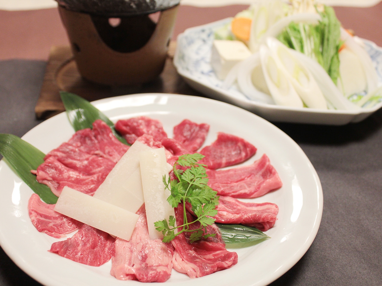 【牛】夕食は料理グレードアップ「牛しゃぶしゃぶ」の特別献立♪自家源泉の宿で温泉と料理を堪能♪