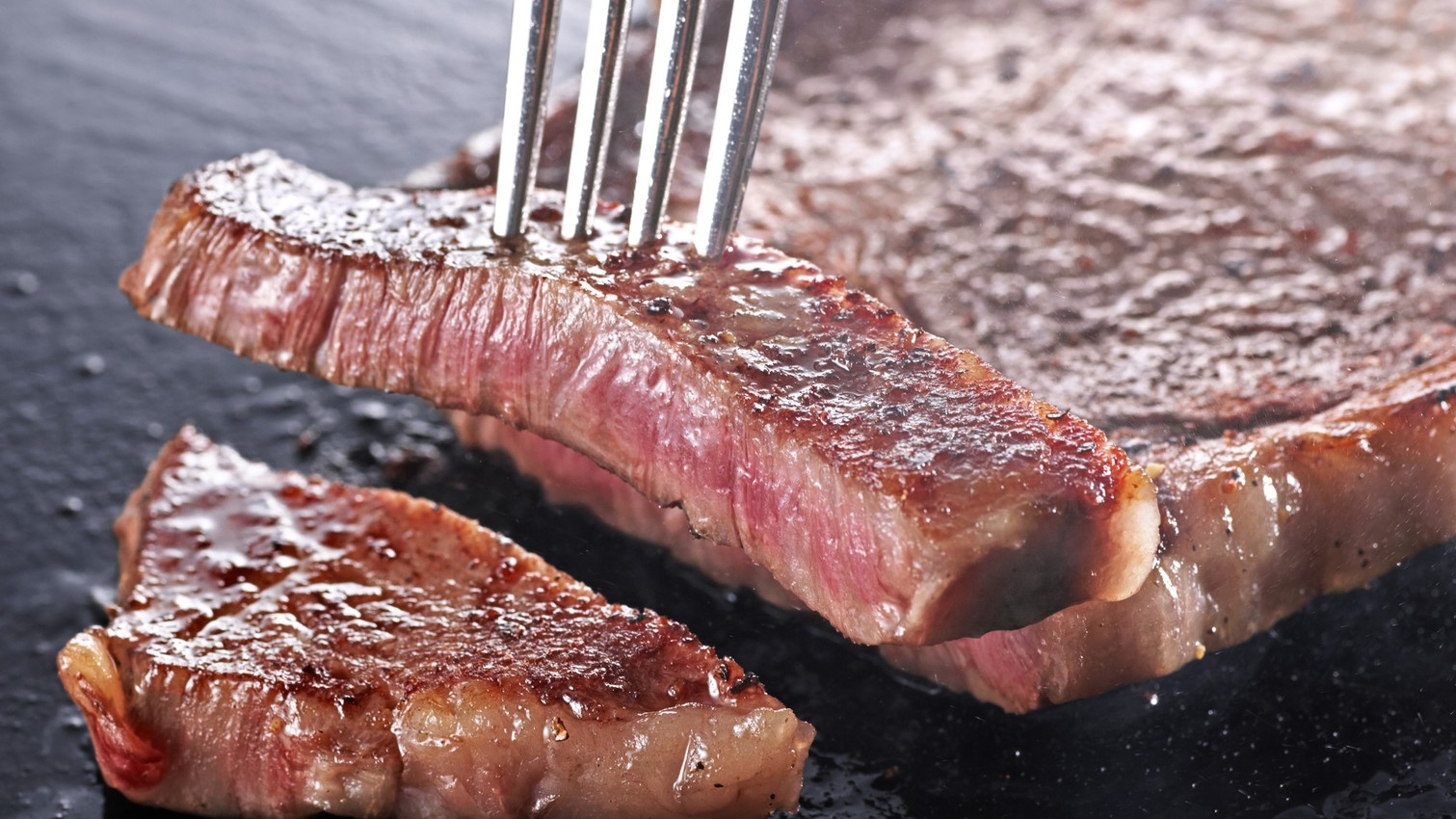  【ステーキプラン】夕食は和洋創作会席にサーロインステーキが付いた特別献立で満腹・満足プラン♪  