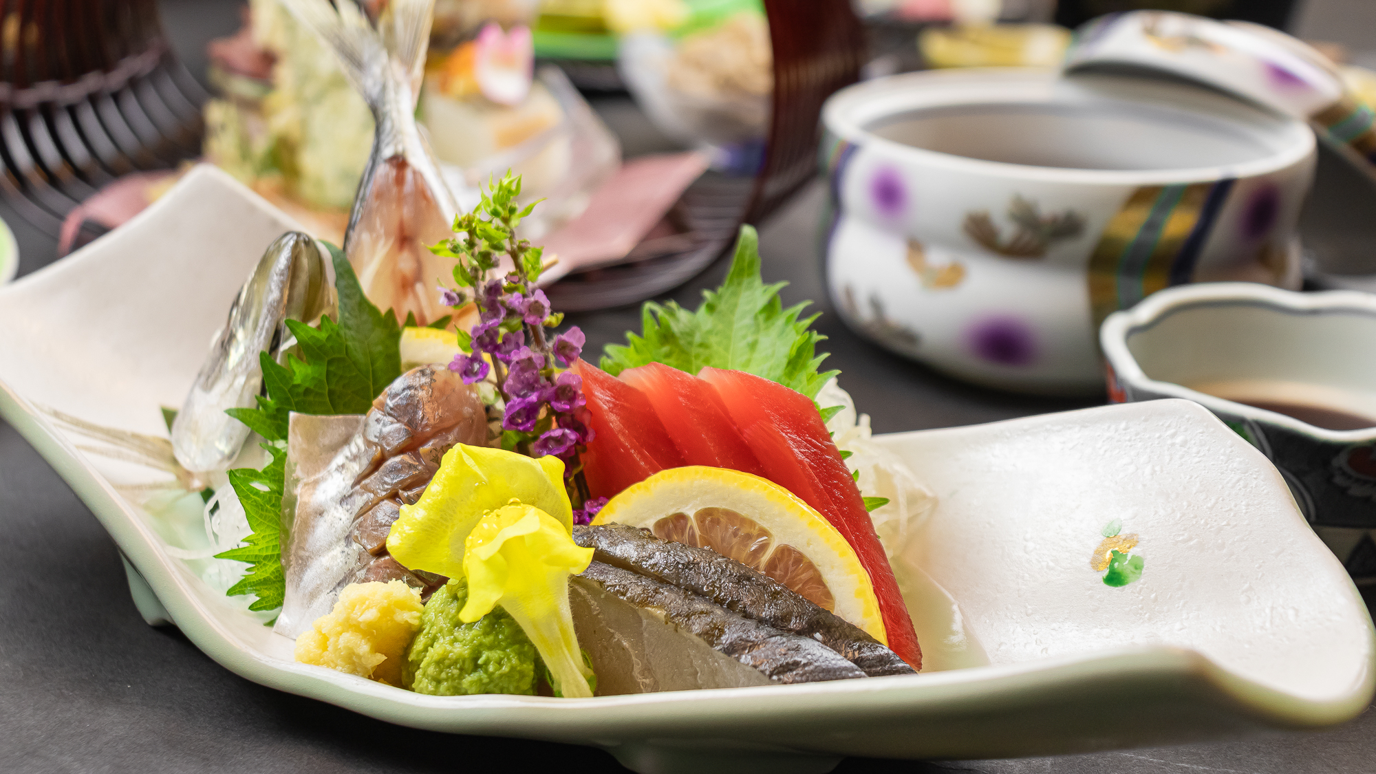 2025年3月・4月《お献立の一例》お造里：鮪・鯵・焼霜鰆♪