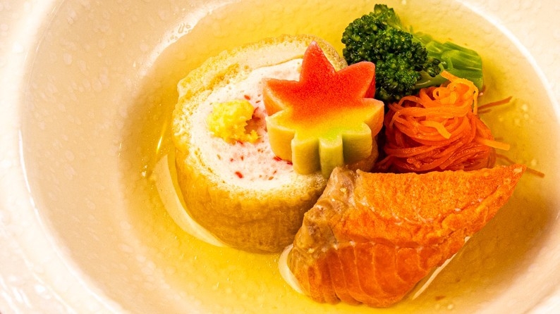 【スタンダードプラン】ご夕食はA5ランク国産牛つき旬の食材満載の和洋折衷の創作膳と自慢の温泉をご堪能