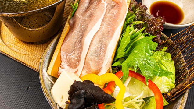 【スタンダードプラン】ご夕食はA5ランク国産牛つき旬の食材満載の和洋折衷の創作膳と自慢の温泉をご堪能
