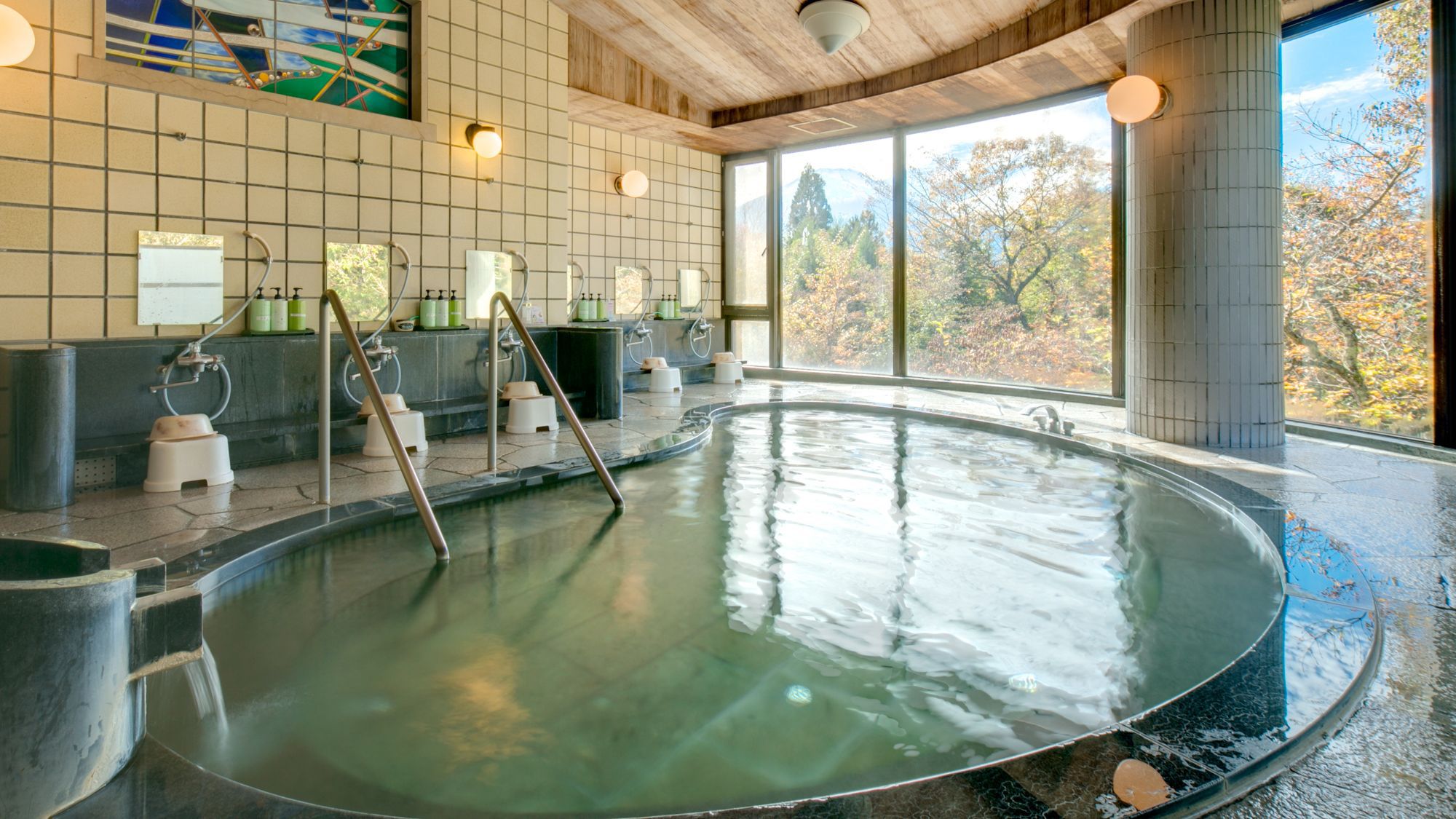 自然を眺めながら浸かれる大浴場です。