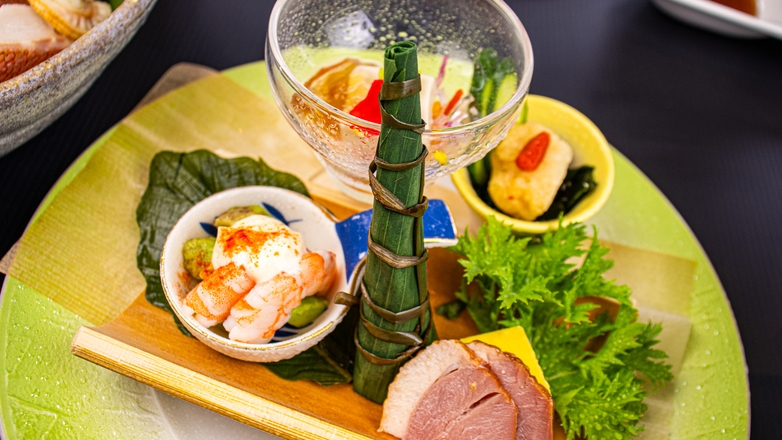 【スタンダードプラン】ご夕食はA5ランク国産牛つき旬の食材満載の和洋折衷の創作膳と自慢の温泉をご堪能