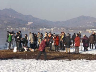 ダイヤモンド富士撮影に集まる人々