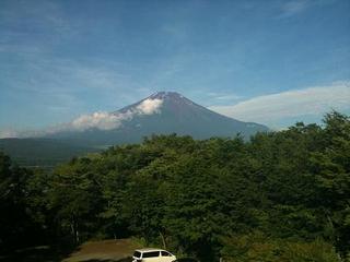 ≪施設≫３Ｆ〜展望台からの初夏の富士山