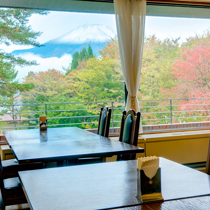レストランからも富士山をキレイに眺めることができます。