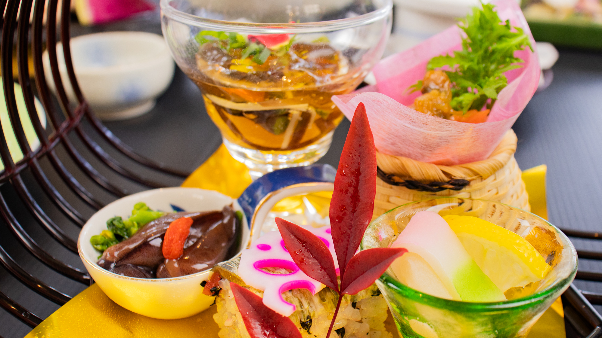 蛍烏賊の沖漬けや玉蒟蒻と山菜ジュレなど春を味わえます♪