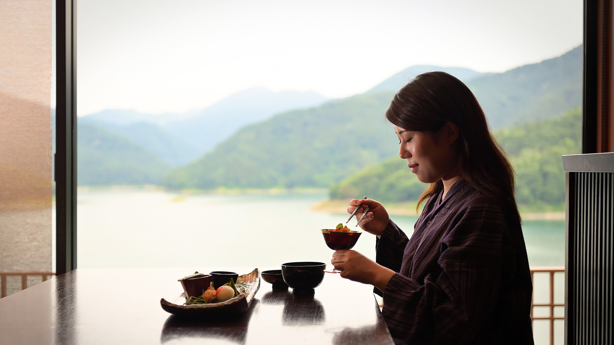 ・【館内着】作務衣は上下が別れているためどなたでも着やすく、生地や着心地にもこだわりました