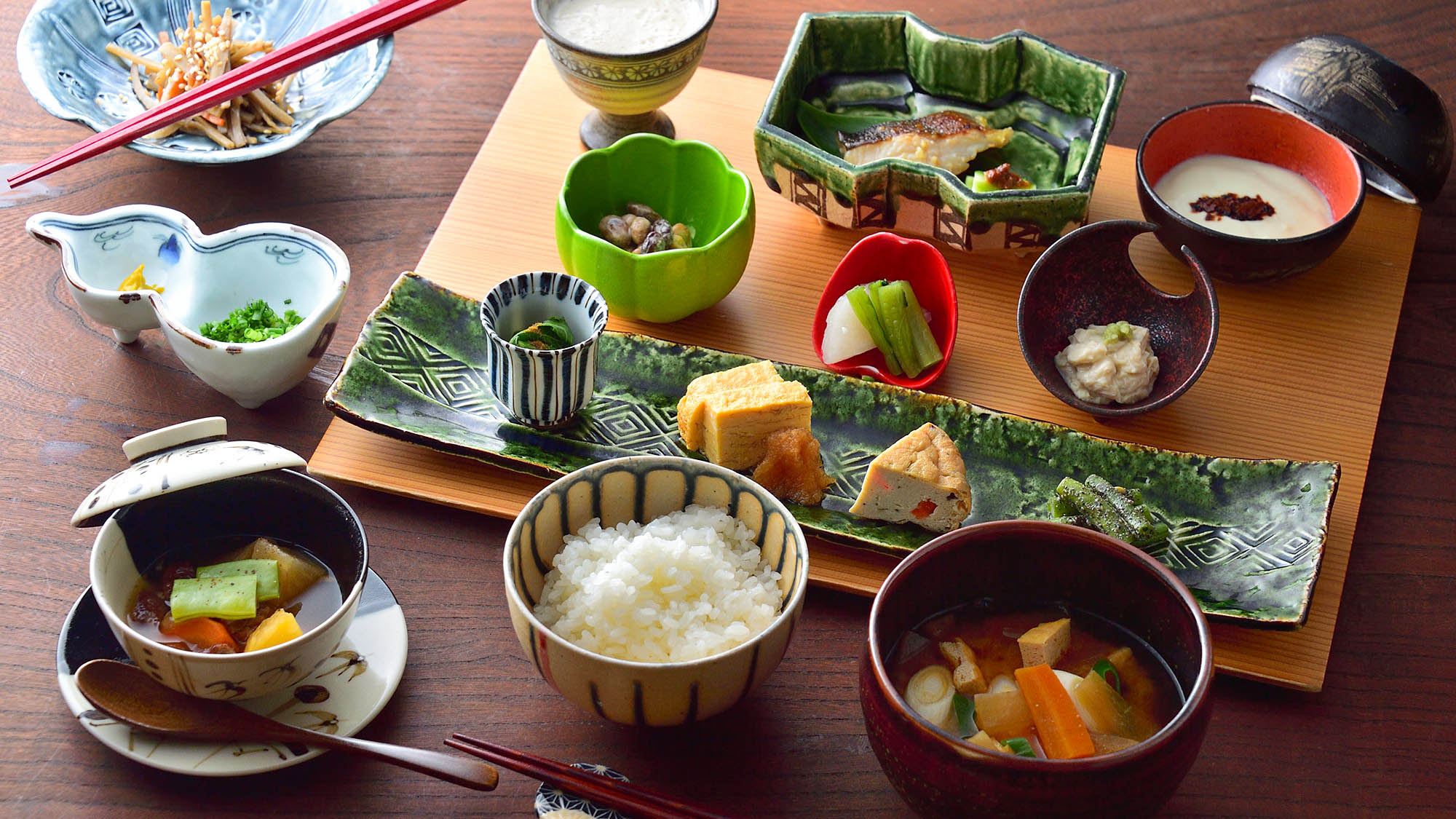 ・【朝食一例】地元の新鮮な食材を使った、ほっとする里山の味を大切にしています