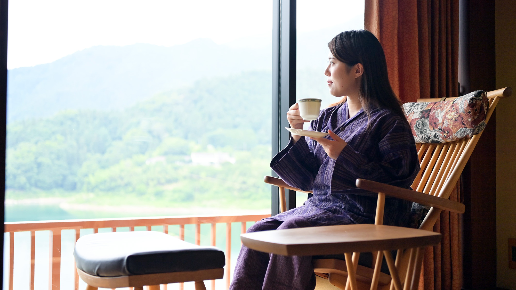 ・【館内着】「和のくつろぎ着」として、締め付けがなく、はだけにくく、機能的にも優れている作務衣