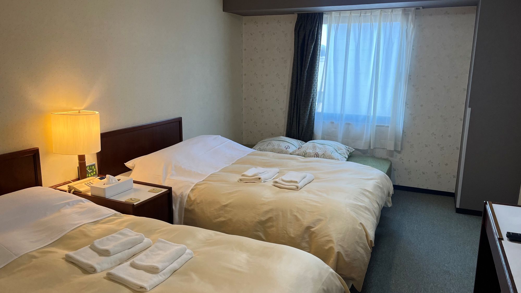 ツインルーム(セミダブル130cm幅ベッド2台)