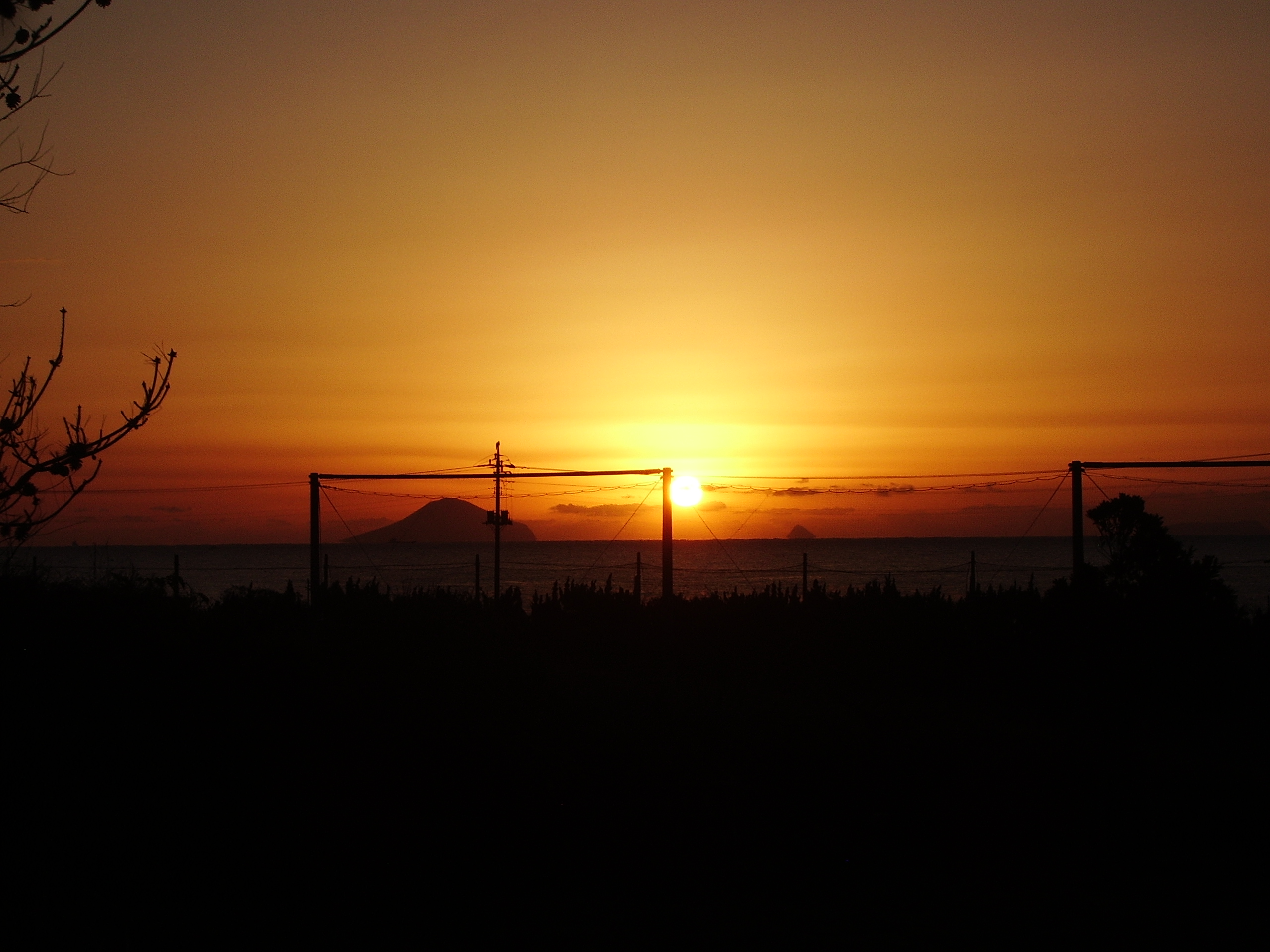 11月ごろから1月ごろまでお部屋やテラスから海から昇る日の出が見えます。
