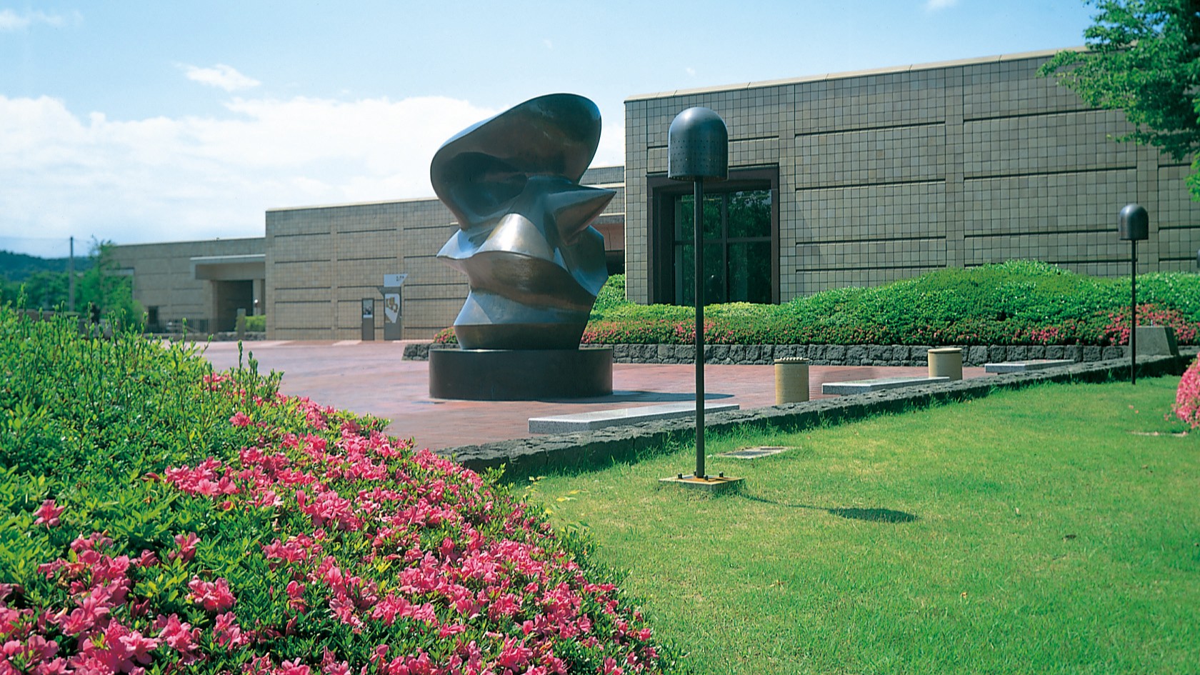 【仙台観光】宮城県美術館　仙台駅から「るーぷる仙台」で35分　写真提供：宮城県観光戦略課