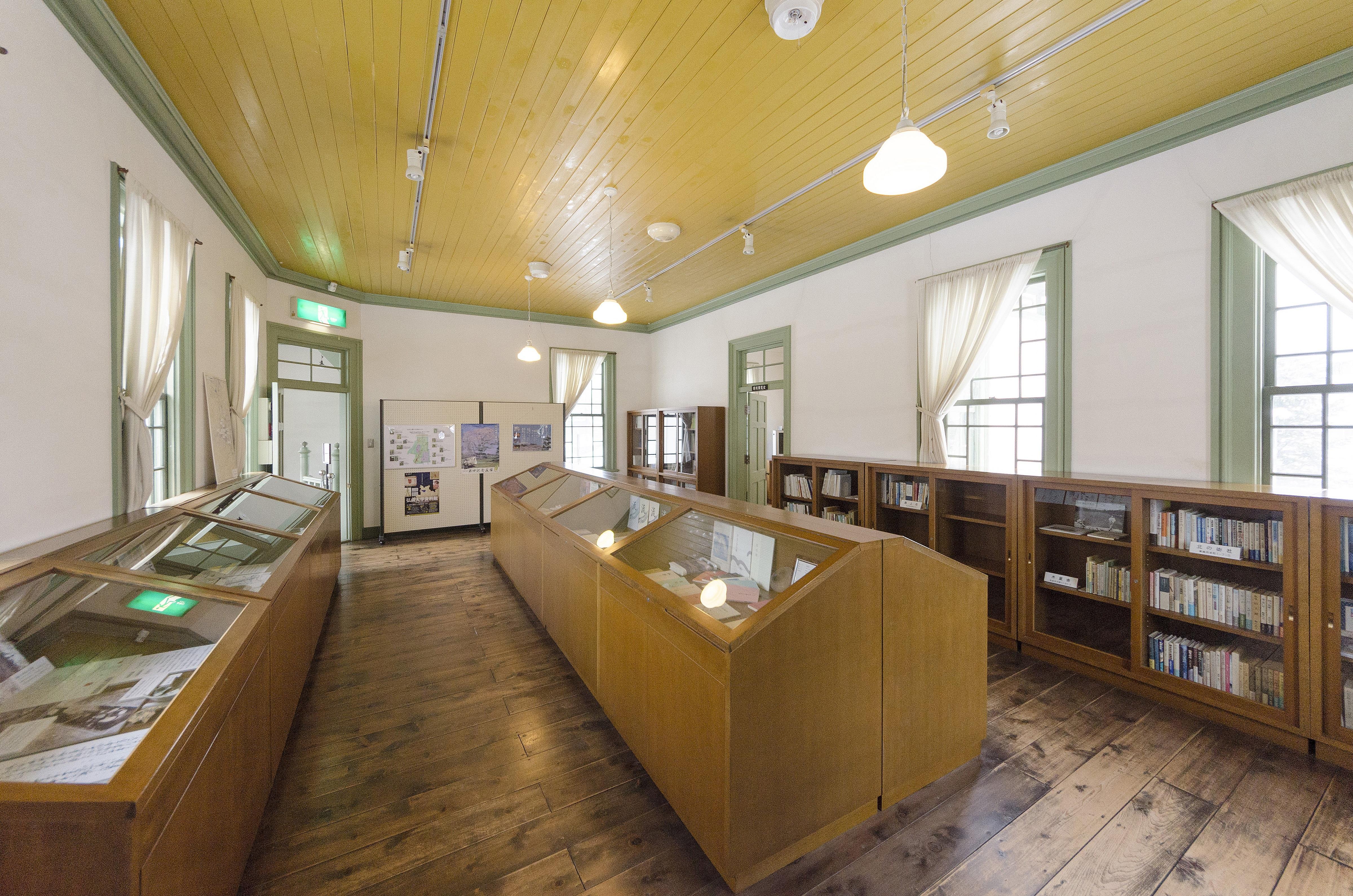 旧弘前市立図書館内部