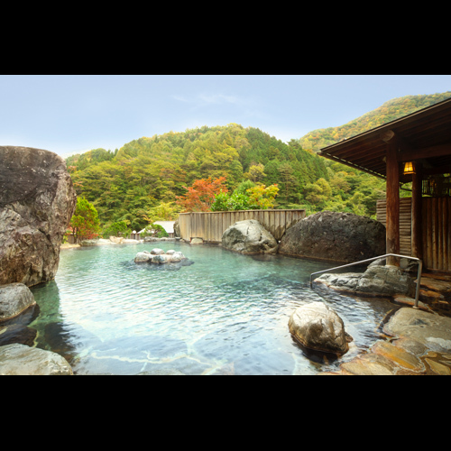 Open-air for women only in autumn colors--Shinhotaka Onsen no Yu