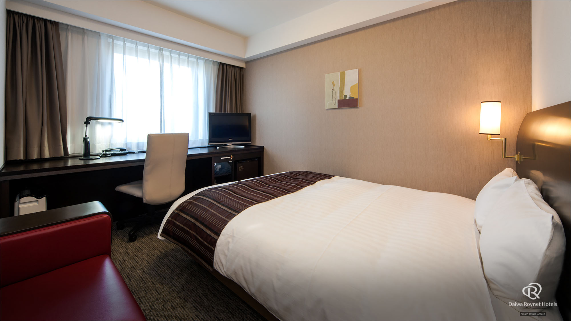 【スタンダートダブルルーム】　～18.2平米～