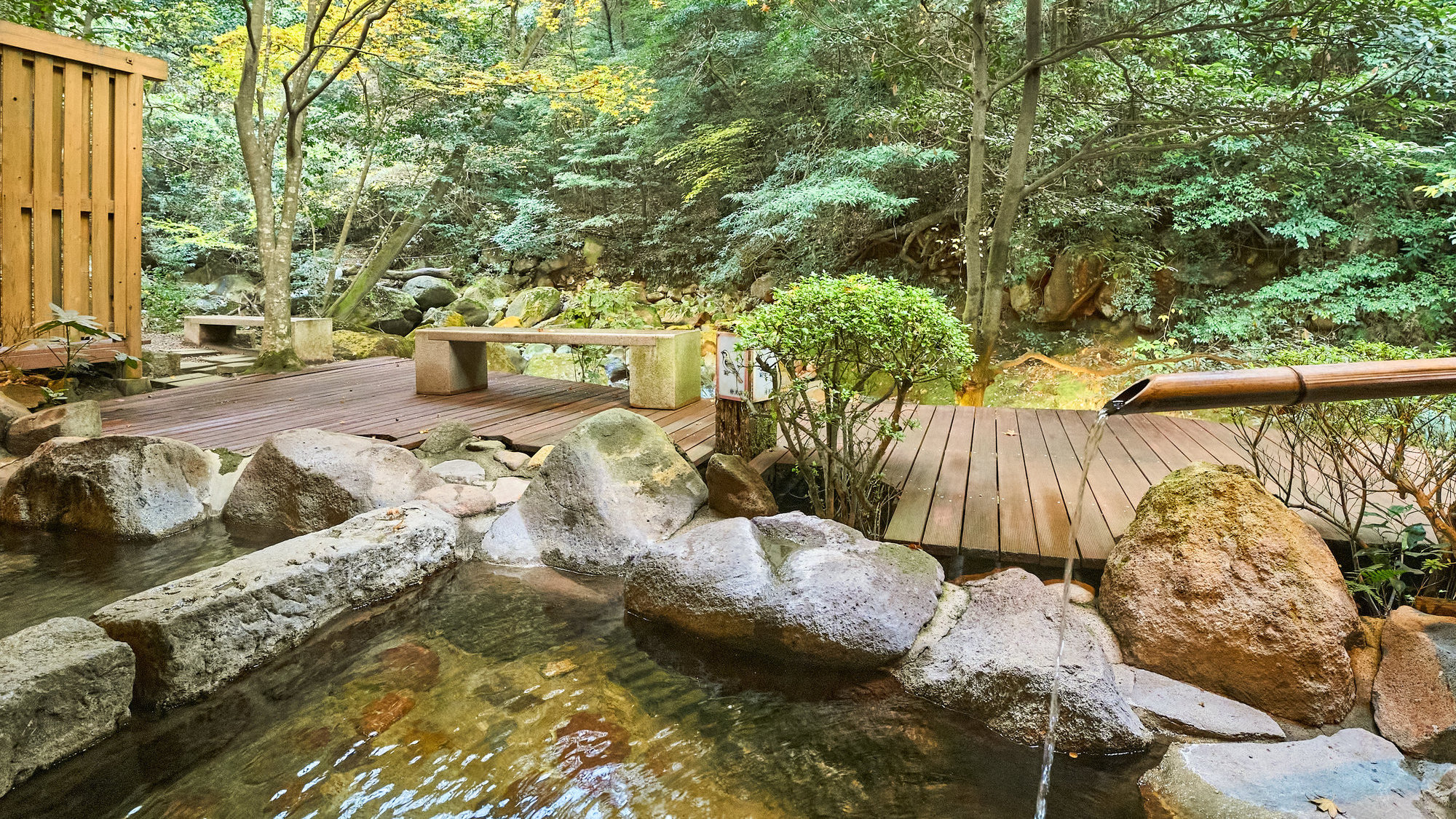 【せせらぎの湯】当館人気の貸切プライベート露天風呂です。