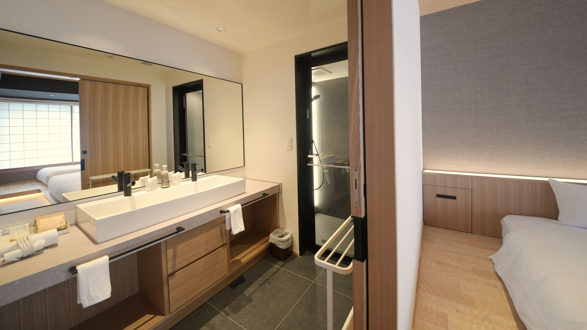 シャワーブース付客室