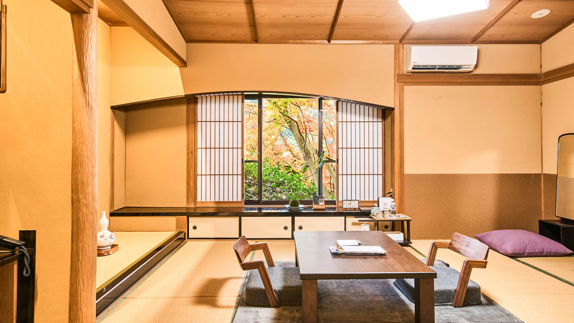 【露天風呂付角部屋】こぢんまりとした角部屋です