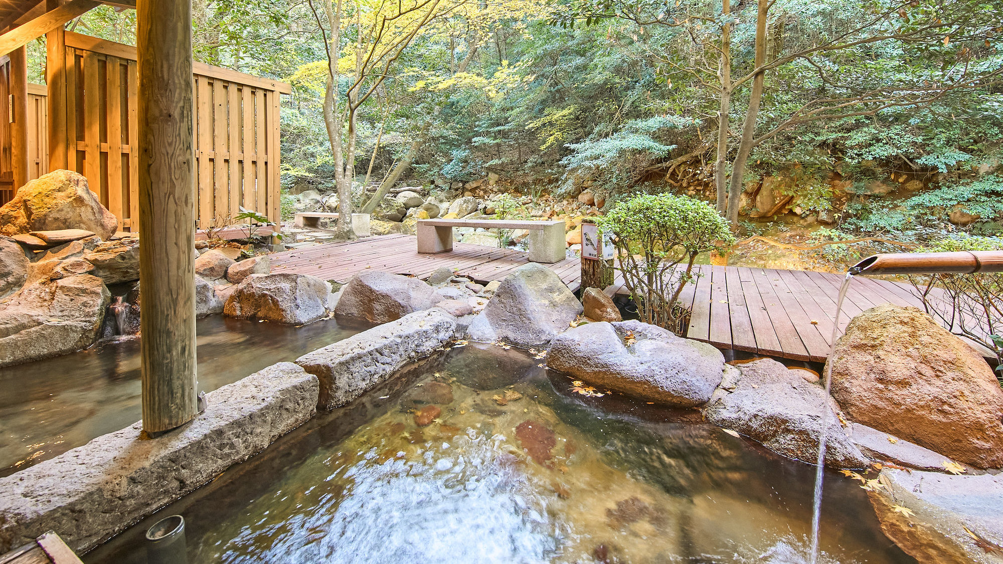 【せせらぎの湯】当館人気の貸切プライベート露天風呂です。